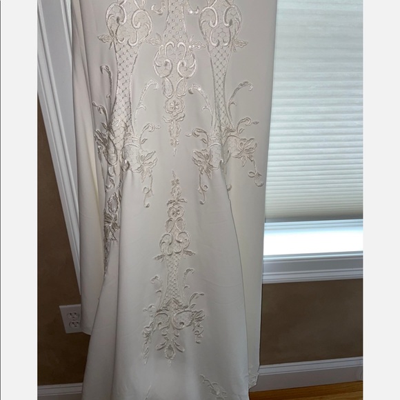 MUST GO! Open to offers - Madi Lane Freya Gown - Picture 8 of 11